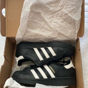 Shell Toe Adidas Superstars